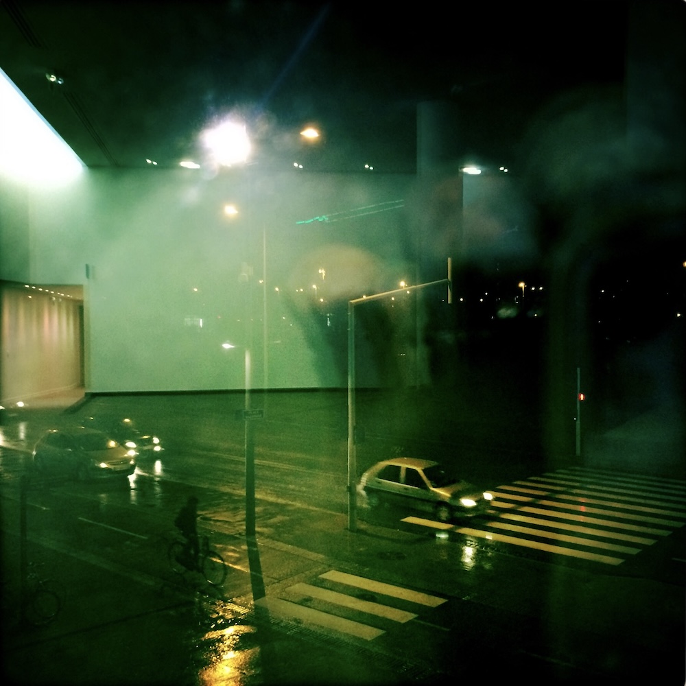 Parc de l'Étoile sous la pluie la nuit, Strasbourg